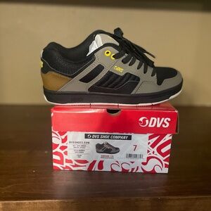 Brand new!!DVS enduro 125 brindle black yellow men’s skate shoe size 7